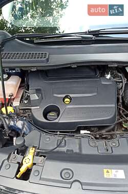 Внедорожник / Кроссовер Ford Kuga 2013 в 