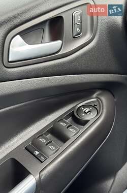 Внедорожник / Кроссовер Ford Kuga 2013 в 