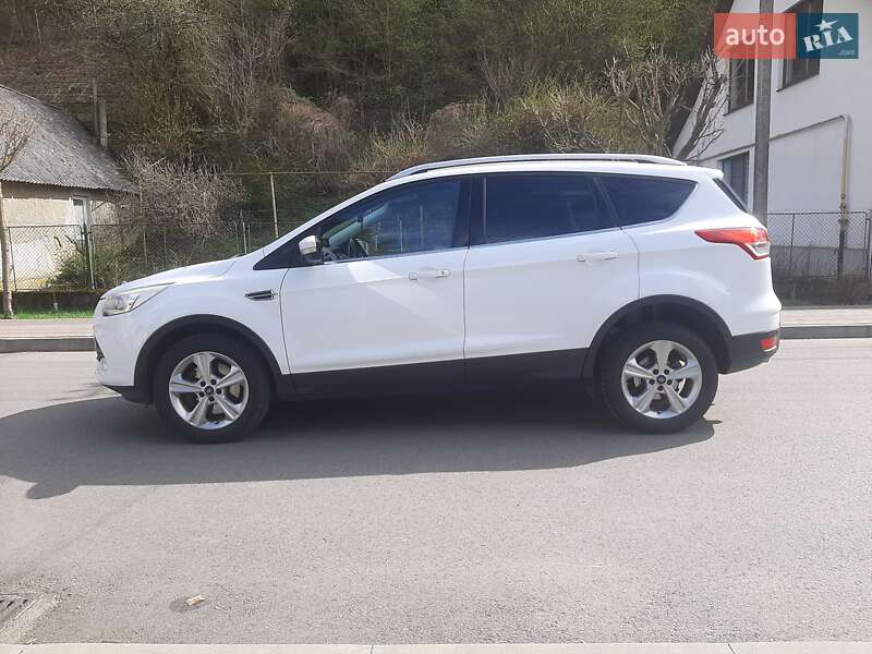 Внедорожник / Кроссовер Ford Kuga 2013 в Хусте