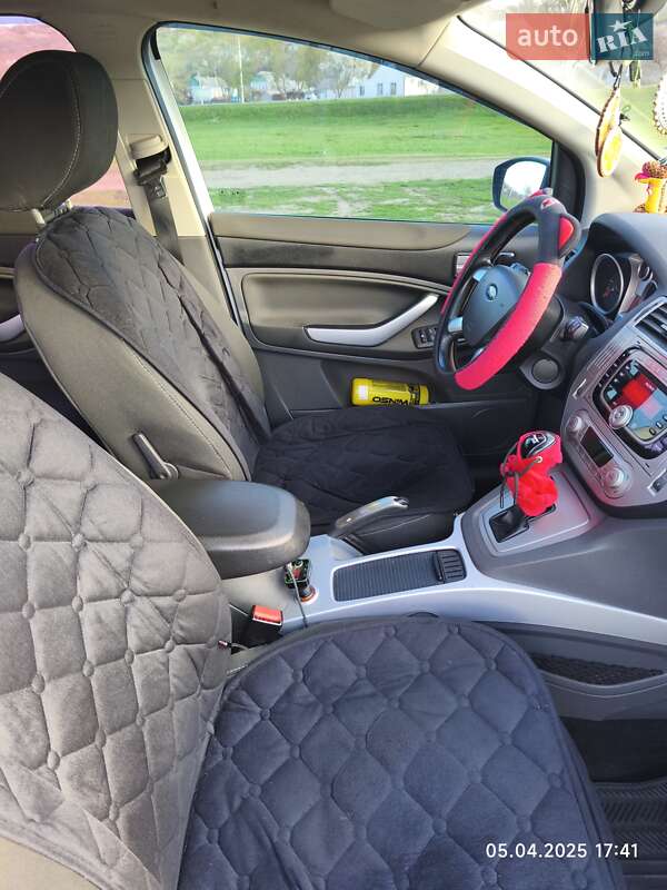 Внедорожник / Кроссовер Ford Kuga 2012 в Вознесенске