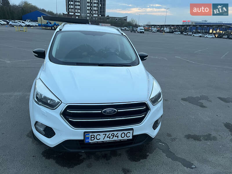 Внедорожник / Кроссовер Ford Kuga 2017 в 
