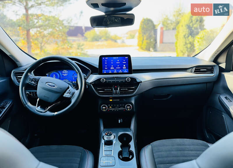 Позашляховик / Кросовер Ford Kuga 2021 в Ромнах