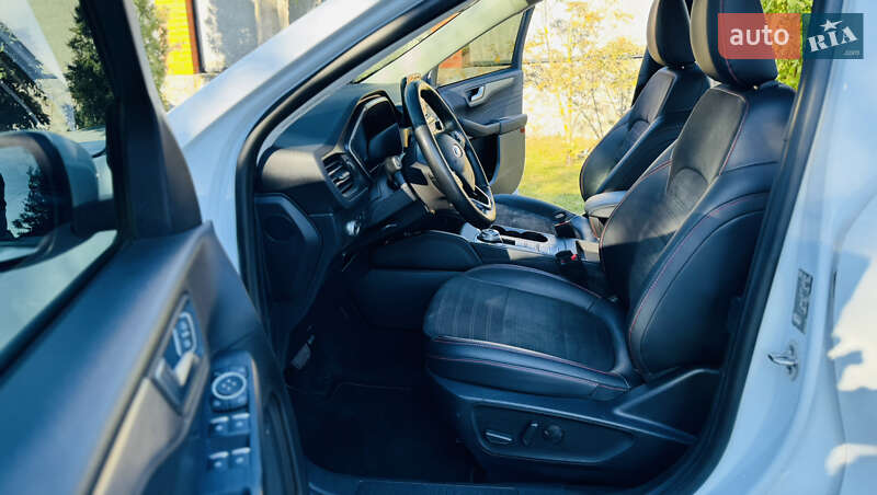 Позашляховик / Кросовер Ford Kuga 2021 в Ромнах