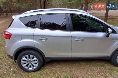 Позашляховик / Кросовер Ford Kuga 2010 в 