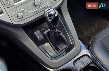 Позашляховик / Кросовер Ford Kuga 2012 в 