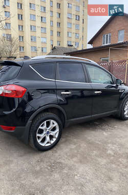 Внедорожник / Кроссовер Ford Kuga 2011 в 