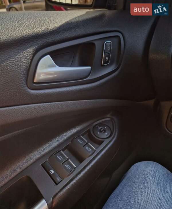 Внедорожник / Кроссовер Ford Kuga 2015 в Нововолынске фото 17 Внедорожник / Кроссовер Ford Kuga 2015 в Нововолынске