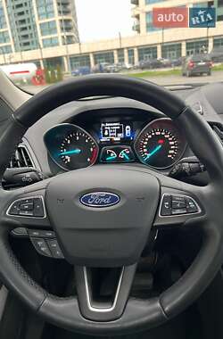 Внедорожник / Кроссовер Ford Kuga 2019 в 