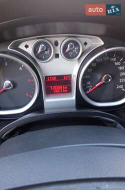 Внедорожник / Кроссовер Ford Kuga 2011 в 