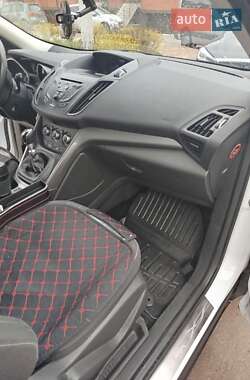 Позашляховик / Кросовер Ford Kuga 2014 в 