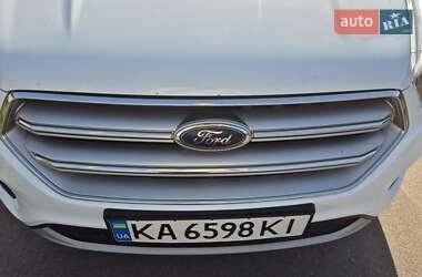 Позашляховик / Кросовер Ford Kuga 2019 в 