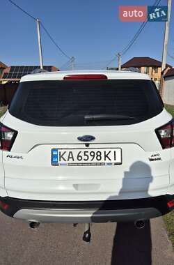 Позашляховик / Кросовер Ford Kuga 2019 в 