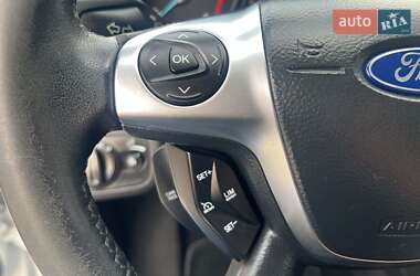 Внедорожник / Кроссовер Ford Kuga 2013 в 