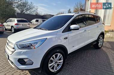 Внедорожник / Кроссовер Ford Kuga 2017 в 
