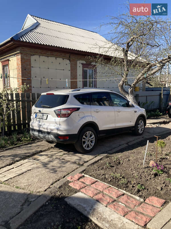 Внедорожник / Кроссовер Ford Kuga 2017 в Чернигове