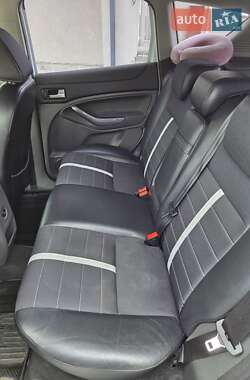 Внедорожник / Кроссовер Ford Kuga 2012 в 