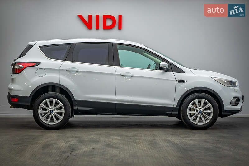 Позашляховик / Кросовер Ford Kuga 2018 в Києві