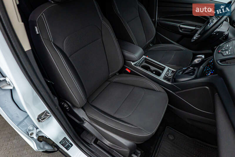Позашляховик / Кросовер Ford Kuga 2018 в Києві