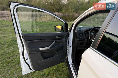 Внедорожник / Кроссовер Ford Kuga 2012 в 