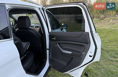 Внедорожник / Кроссовер Ford Kuga 2012 в 
