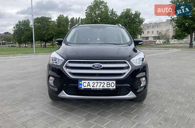 Позашляховик / Кросовер Ford Kuga 2017 в 