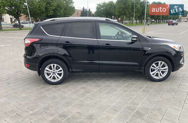 Позашляховик / Кросовер Ford Kuga 2017 в 