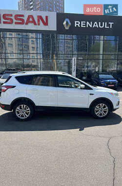 Внедорожник / Кроссовер Ford Kuga 2017 в 