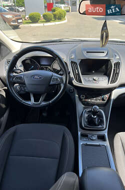 Внедорожник / Кроссовер Ford Kuga 2017 в 