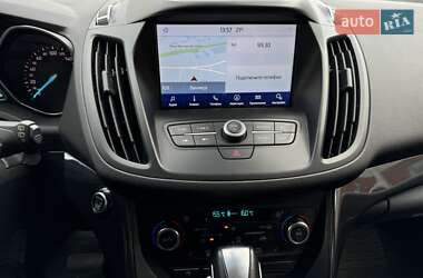 Внедорожник / Кроссовер Ford Kuga 2019 в 