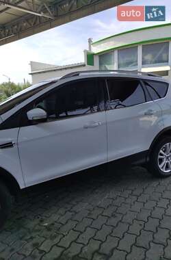 Позашляховик / Кросовер Ford Kuga 2013 в 