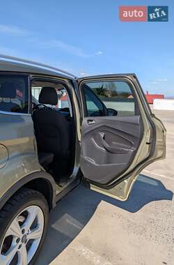 Внедорожник / Кроссовер Ford Kuga 2014 в 