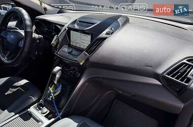 Внедорожник / Кроссовер Ford Kuga 2017 в 