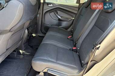 Внедорожник / Кроссовер Ford Kuga 2017 в 