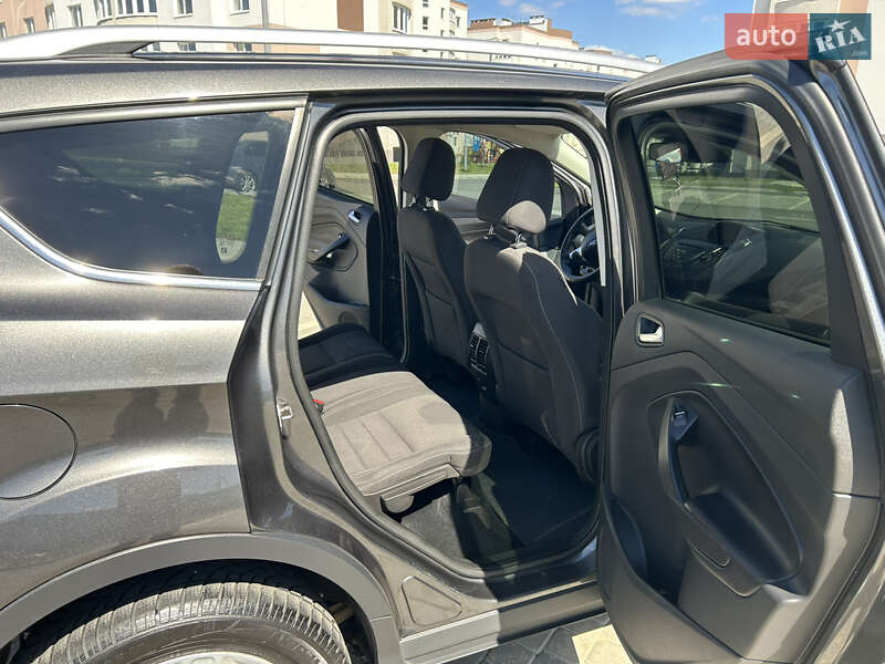 Внедорожник / Кроссовер Ford Kuga 2016 в Виннице
