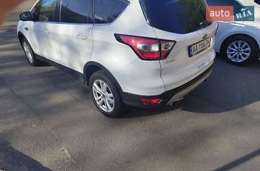 Позашляховик / Кросовер Ford Kuga 2016 в 