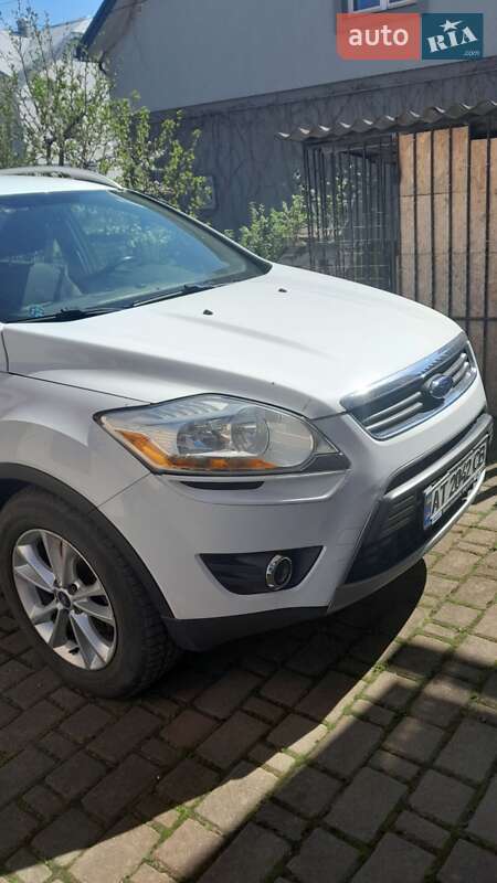 Внедорожник / Кроссовер Ford Kuga 2012 в 