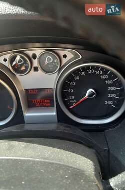 Внедорожник / Кроссовер Ford Kuga 2012 в 