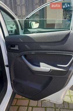 Внедорожник / Кроссовер Ford Kuga 2012 в 
