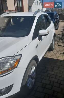 Внедорожник / Кроссовер Ford Kuga 2012 в 