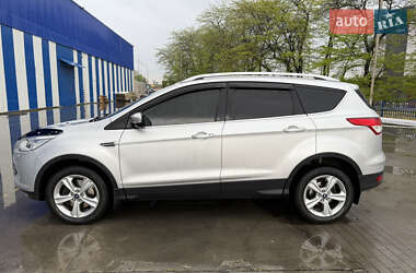 Позашляховик / Кросовер Ford Kuga 2015 в 