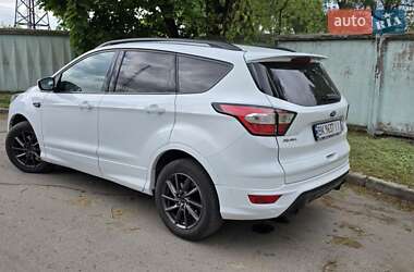 Позашляховик / Кросовер Ford Kuga 2019 в 