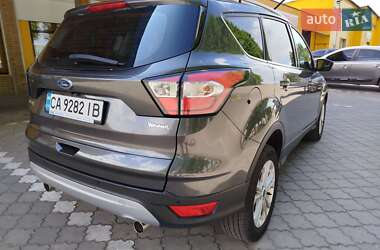 Позашляховик / Кросовер Ford Kuga 2019 в 