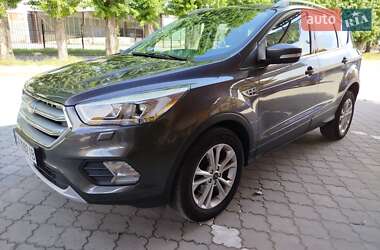 Позашляховик / Кросовер Ford Kuga 2019 в 
