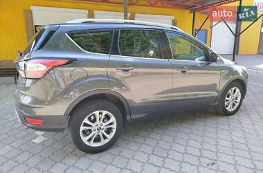 Позашляховик / Кросовер Ford Kuga 2019 в 