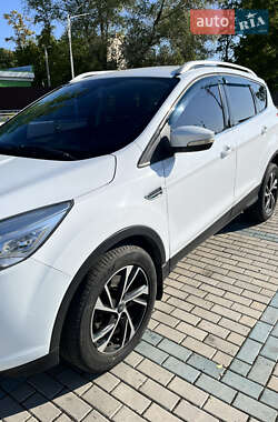 Позашляховик / Кросовер Ford Kuga 2013 в 