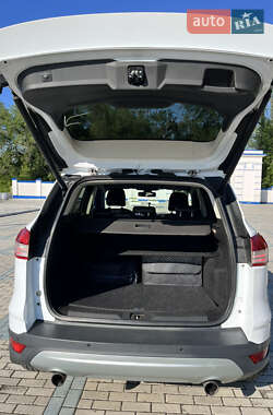 Позашляховик / Кросовер Ford Kuga 2013 в 