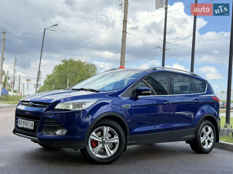 Позашляховик / Кросовер Ford Kuga 2013 в 