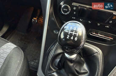 Позашляховик / Кросовер Ford Kuga 2013 в 