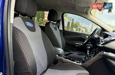 Позашляховик / Кросовер Ford Kuga 2013 в 