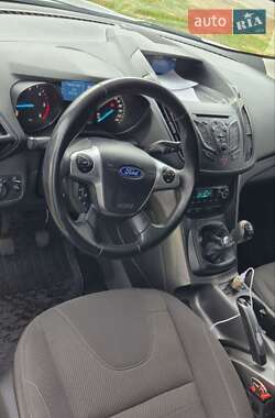 Внедорожник / Кроссовер Ford Kuga 2015 в 